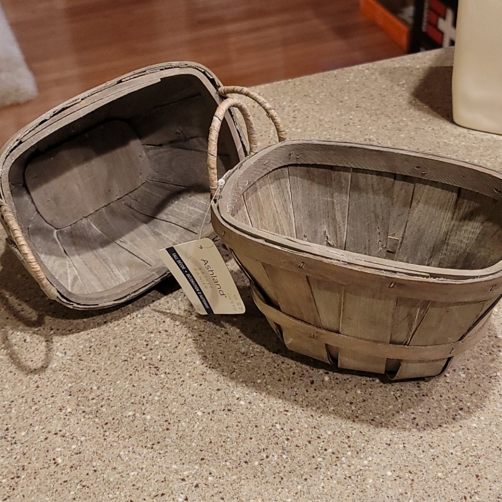 Baskets - Picture 2 of 4